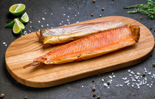 Tradycja zaklęta w dymie – dlaczego polskie ryby wędzone to kulinarny skarb?